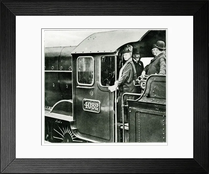 Framed Print : King George V and Queen Mary on GWR train, Swindon Framed Print : King George V and Queen Mary on GWR train, Swindon