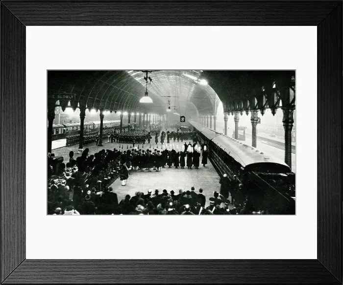 Framed Print : Funeral of King George V, coffin put on train at Paddington Framed Print : Funeral of King George V, coffin put on train at Paddington