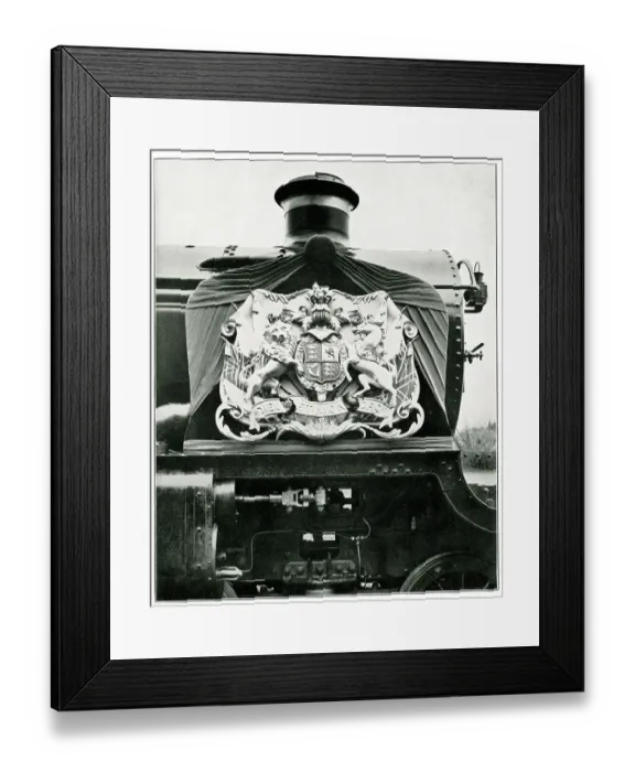 Framed Print : GWR Windsor Castle locomotive with Royal Coat of Arms Framed Print : GWR Windsor Castle locomotive with Royal Coat of Arms