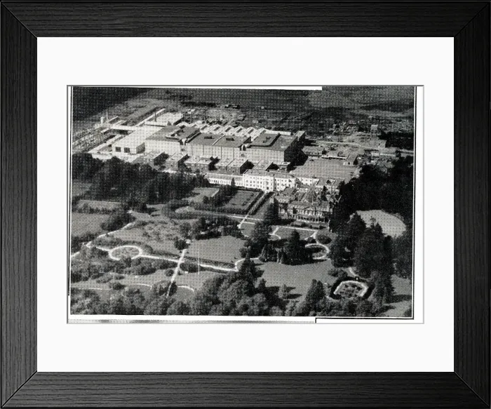 Framed Print : Aerial view of Pinewood Studios at Iver Heath, Bucks Framed Print : Aerial view of Pinewood Studios at Iver Heath, Bucks