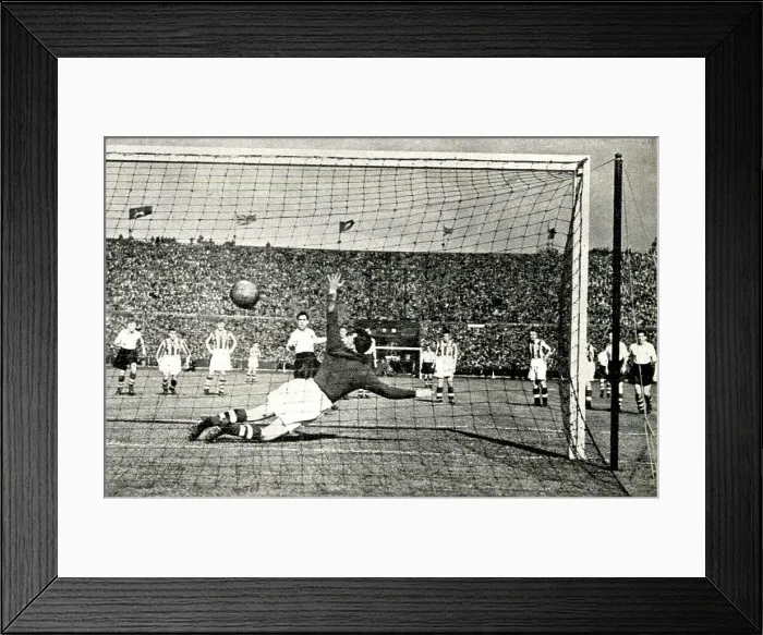 Framed Print : Preston North End v Huddersfield, FA Cup Final Framed Print : Preston North End v Huddersfield, FA Cup Final