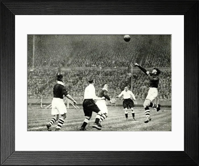 Framed Print : Manchester City v Portsmouth, FA Cup Final Framed Print : Manchester City v Portsmouth, FA Cup Final