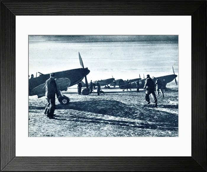Framed Print : RAF scramble, pilots race to their planes, WW2 Framed Print : RAF scramble, pilots race to their planes, WW2