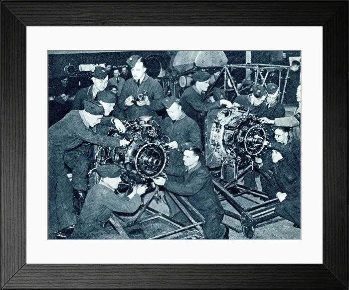 Framed Print : RAF recruits undergoing mechanical training, WW2