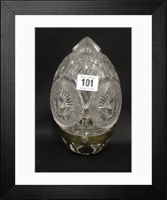 Framed Print : RMS Olympic - crystal light fitting Framed Print : RMS Olympic - crystal light fitting