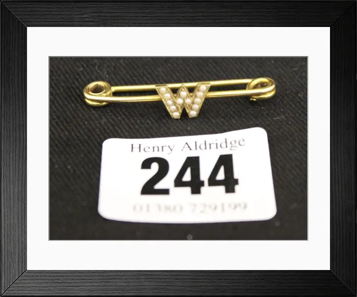Framed Print : RMS Titanic - Maria Robinson's brooch Framed Print : RMS Titanic - Maria Robinson's brooch