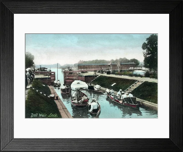 Framed Print : Bell Weir Lock on the River Thames Framed Print : Bell Weir Lock on the River Thames