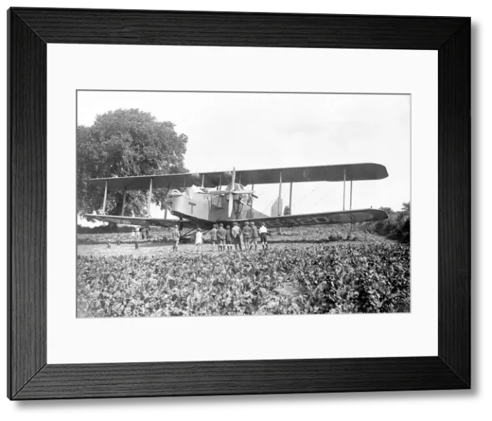 Framed Print : Handley Page Hyderabad J8320 - T of No. 99 Squadron Framed Print : Handley Page Hyderabad J8320 - T of No. 99 Squadron