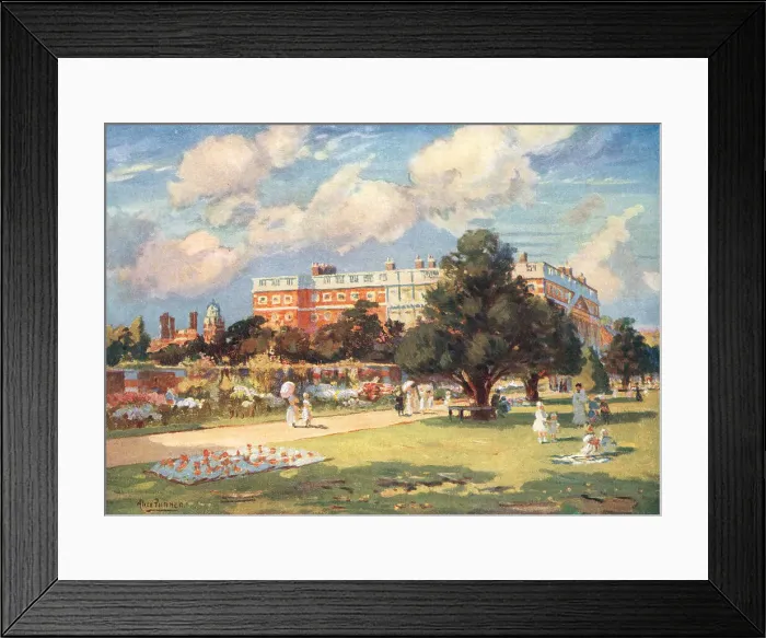 Framed Print : Hampton Court Palace Framed Print : Hampton Court Palace