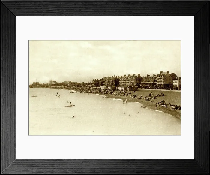 Framed Print : The Beach looking west, Felixstowe, Suffolk Framed Print : The Beach looking west, Felixstowe, Suffolk