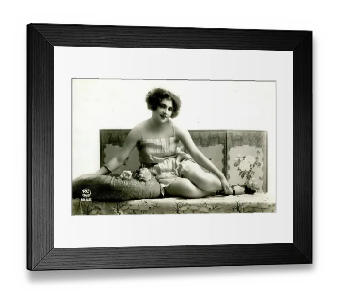 Framed Print : French glamour postcard Framed Print : French glamour postcard