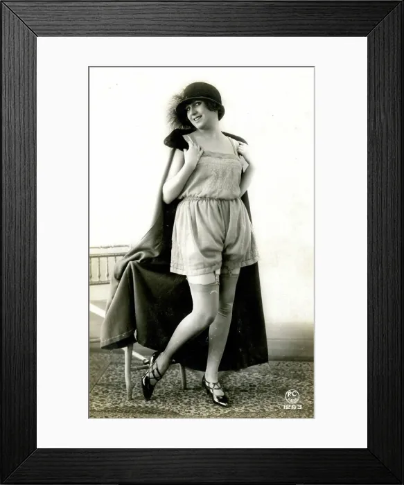 Framed Print : French glamour postcard Framed Print : French glamour postcard