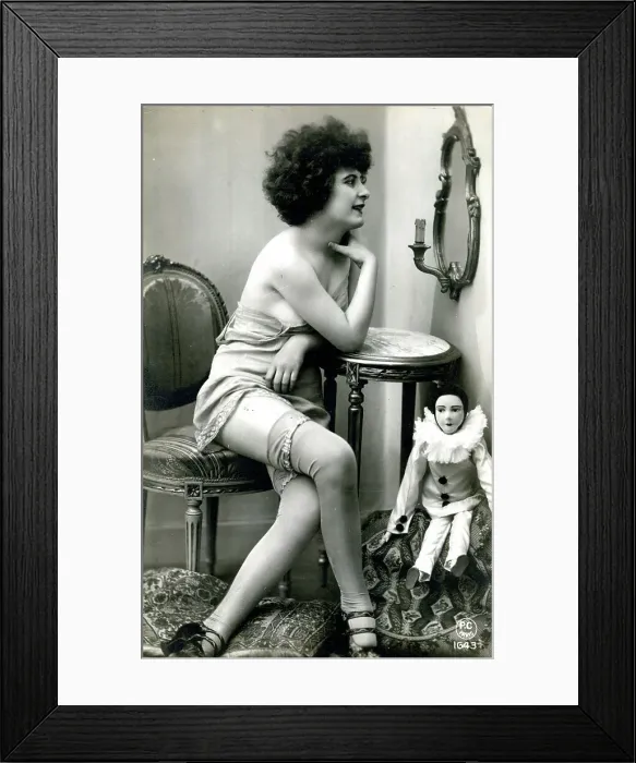 Framed Print : French glamour postcard Framed Print : French glamour postcard