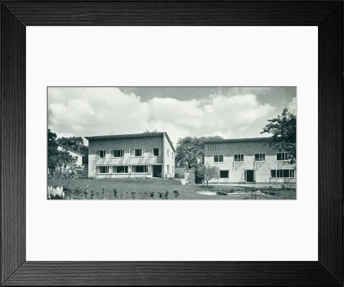 Framed Print : Modernist Group Of Houses, Tewin, Hertfordshire Framed Print : Modernist Group Of Houses, Tewin, Hertfordshire