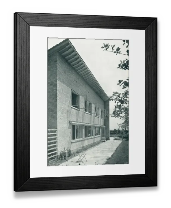 Framed Print : Modernist House At Tewin, Hertfordshire Framed Print : Modernist House At Tewin, Hertfordshire