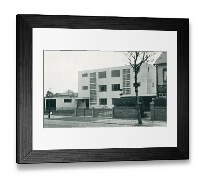 Framed Print : Modernist House At Moor Lane, Crosby, Liverpool Framed Print : Modernist House At Moor Lane, Crosby, Liverpool
