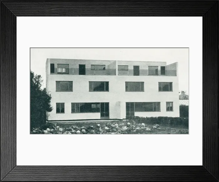 Framed Print : Modernist House At Moor Lane, Crosby, Liverpool Framed Print : Modernist House At Moor Lane, Crosby, Liverpool