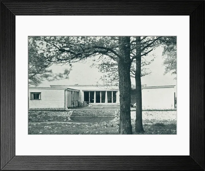 Framed Print : Modernist House At Churt, Surrey Framed Print : Modernist House At Churt, Surrey