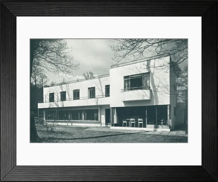 Framed Print : Modernist House, Bromley Framed Print : Modernist House, Bromley