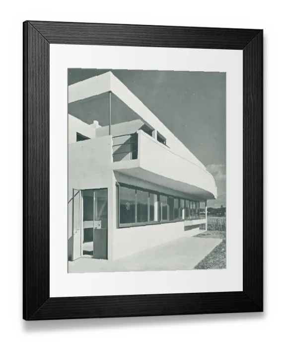Framed Print : Modernist House, Bognor, Sussex Framed Print : Modernist House, Bognor, Sussex