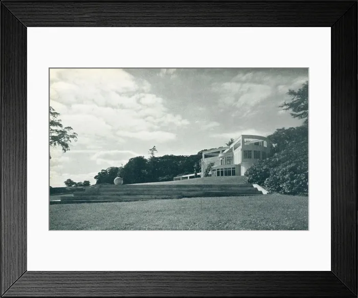 Framed Print : Modernist House, Surrey Framed Print : Modernist House, Surrey