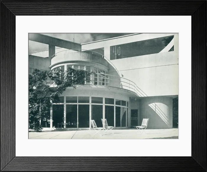 Framed Print : Modernist House, Surrey Framed Print : Modernist House, Surrey