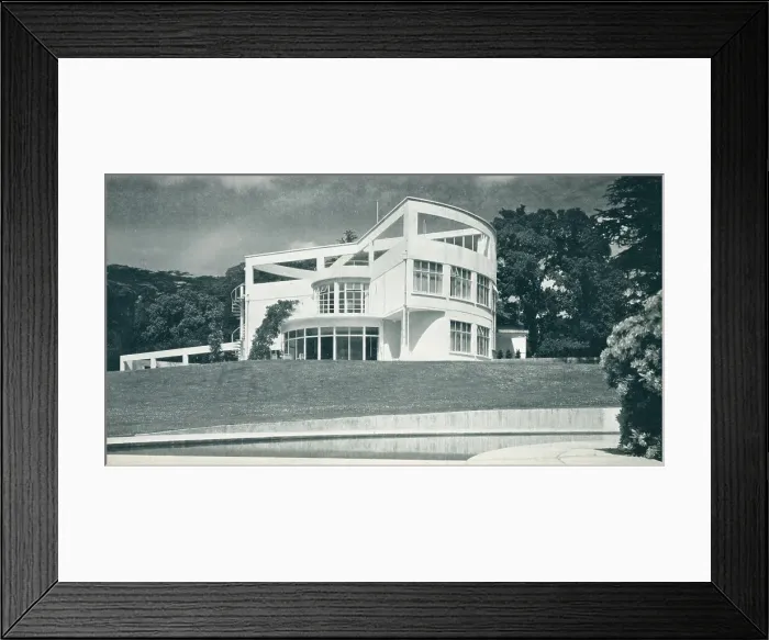 Framed Print : Modernist House, Surrey Framed Print : Modernist House, Surrey