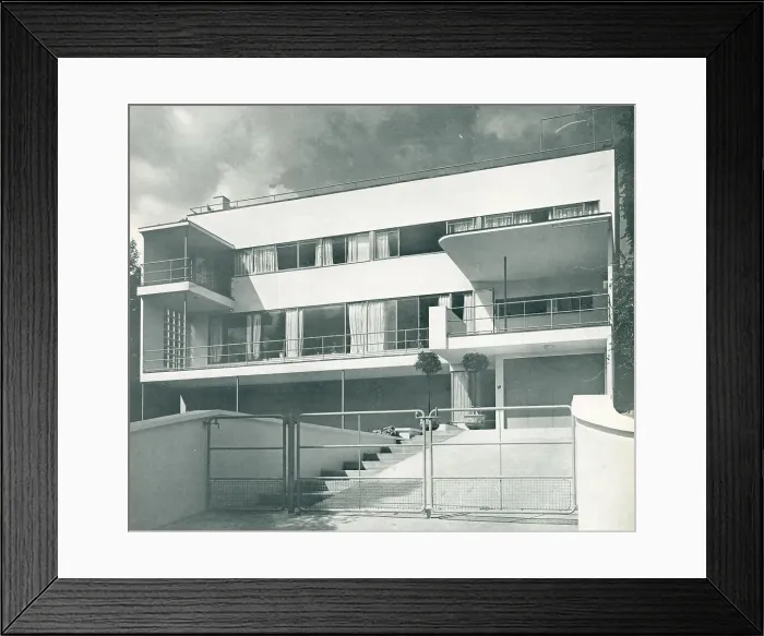 Framed Print : Modernist House, Hampstead Framed Print : Modernist House, Hampstead