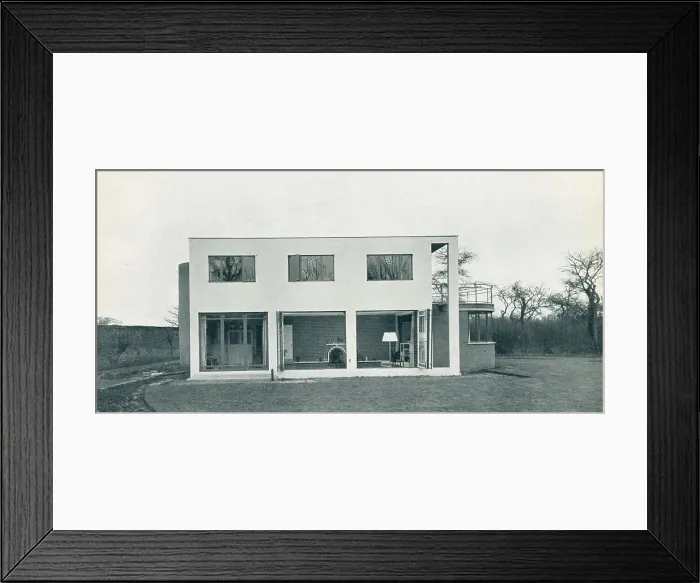 Framed Print : Modernist House, Gerrard's Cross, Bucks Framed Print : Modernist House, Gerrard's Cross, Bucks