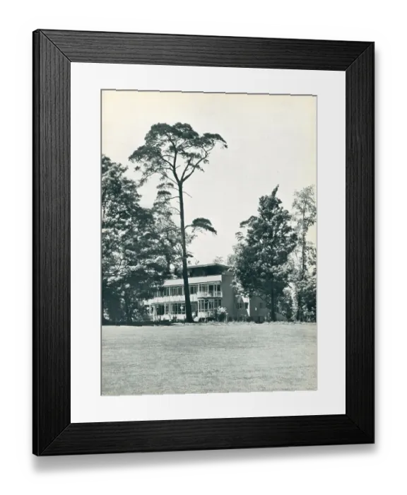 Framed Print : Modernist House, Moor Park, Rickmansworth Framed Print : Modernist House, Moor Park, Rickmansworth