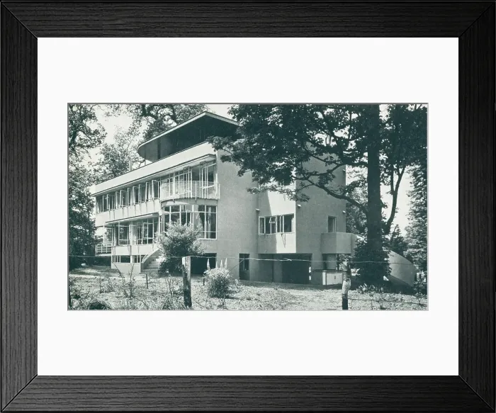 Framed Print : Modernist House, Moor Park, Rickmansworth Framed Print : Modernist House, Moor Park, Rickmansworth