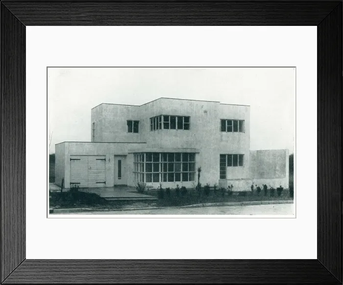Framed Print : Modernist House, Frinton Park Estate Framed Print : Modernist House, Frinton Park Estate