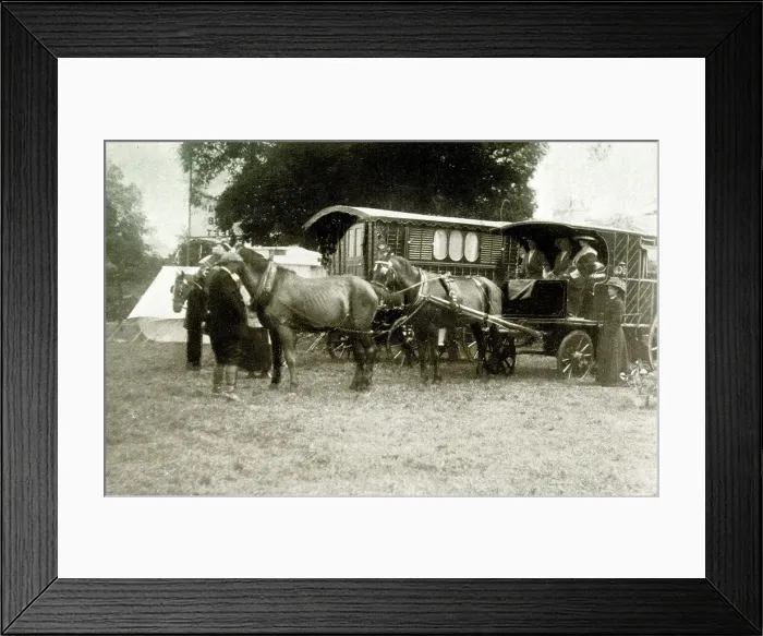 Framed Print : Leaving the Caravan Club meet at Stratford on Avon Framed Print : Leaving the Caravan Club meet at Stratford on Avon