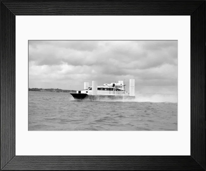 Framed Print : Vickers VA. 3 hovercraft G-15-243 Framed Print : Vickers VA. 3 hovercraft G-15-243