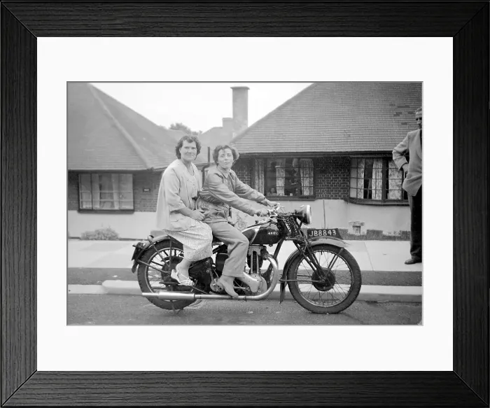 Framed Print : Ariel 1938 NG 350cc motorcycle Framed Print : Ariel 1938 NG 350cc motorcycle