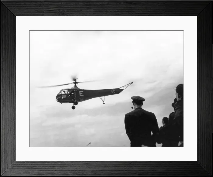 Framed Print : Sikorsky R-4 Hoverfly KK995 / E Framed Print : Sikorsky R-4 Hoverfly KK995 / E