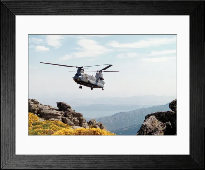 Framed Print : Boeing-Vertol Chinook HC. 1 ZA672 Framed Print : Boeing-Vertol Chinook HC. 1 ZA672