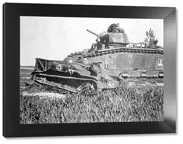 Char B1 heavy tank with a Renault UE Chenillette