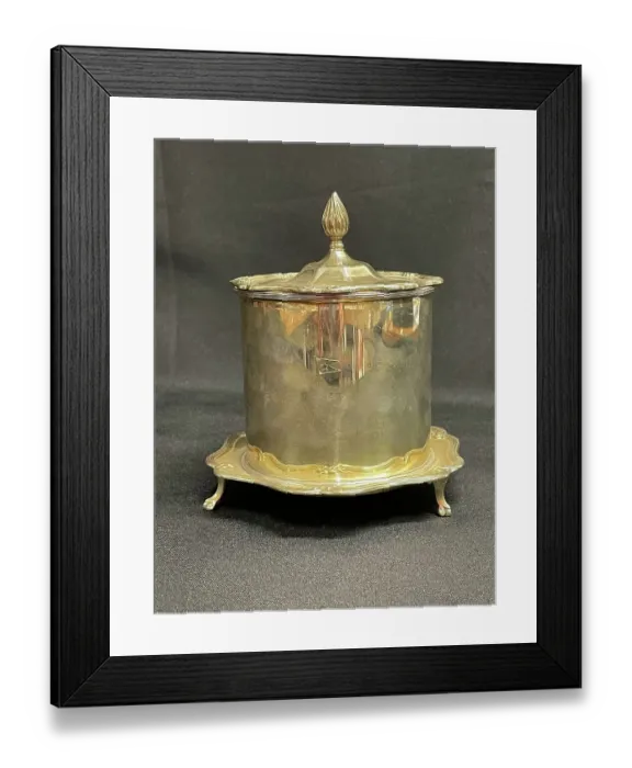Framed Print : White Star Line, Goldsmiths caviar pot on stand Framed Print : White Star Line, Goldsmiths caviar pot on stand