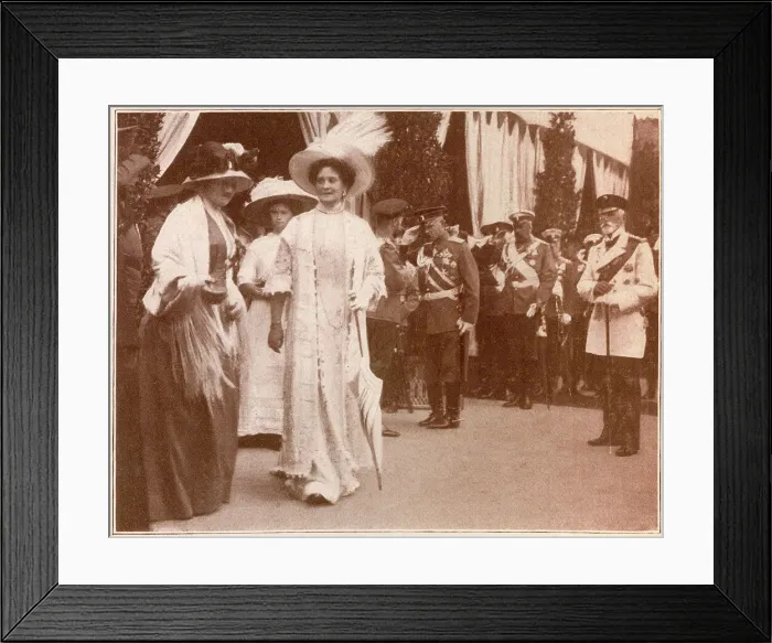 Framed Print : Russia - Tsar Nicholas II and the Tsarina arrive at Borodino Framed Print : Russia - Tsar Nicholas II and the Tsarina arrive at Borodino