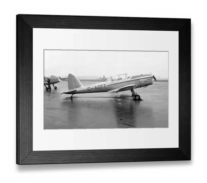 Framed Print : de Havilland DHC-1 Chipmunk 22 G-AOTT Framed Print : de Havilland DHC-1 Chipmunk 22 G-AOTT