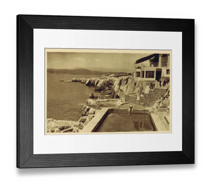 Framed Print : The swimming pool at Eden Roc, Cap d'Antibes, 1920s Framed Print : The swimming pool at Eden Roc, Cap d'Antibes, 1920s
