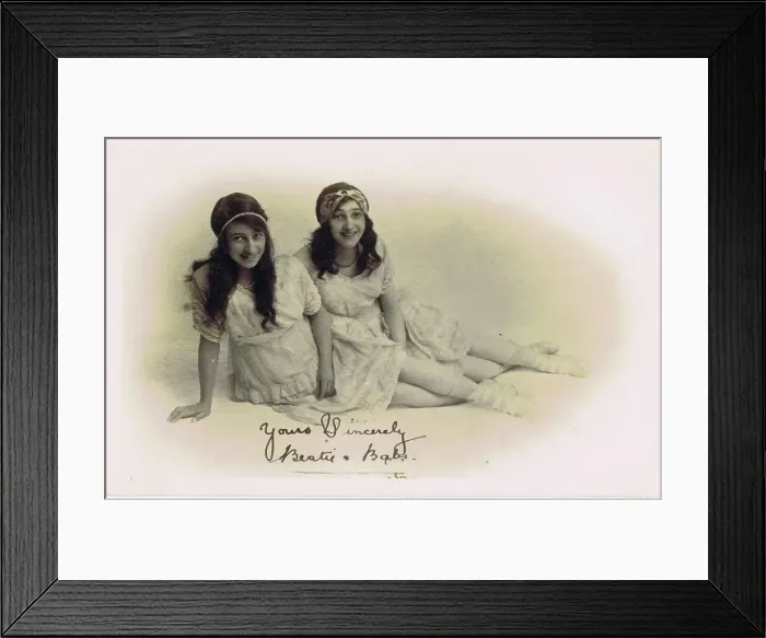Framed Print : The British variety sister team of Beatie and Babs, 1920s Framed Print : The British variety sister team of Beatie and Babs, 1920s