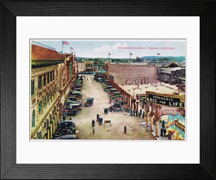 Framed Print : Windward Avenue, Venice Beach, California Framed Print : Windward Avenue, Venice Beach, California