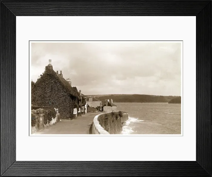 Framed Print : St Mawes, Cornwall - Waterfront houses Framed Print : St Mawes, Cornwall - Waterfront houses