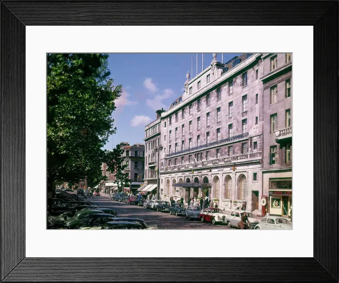 Framed Print : The Gresham Hotel, O'Connell Street, Dublin Framed Print : The Gresham Hotel, O'Connell Street, Dublin