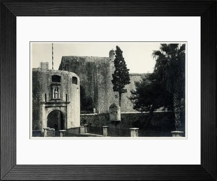 Framed Print : Dubrovnik, Croatia - The Main Entrance Gate Framed Print : Dubrovnik, Croatia - The Main Entrance Gate