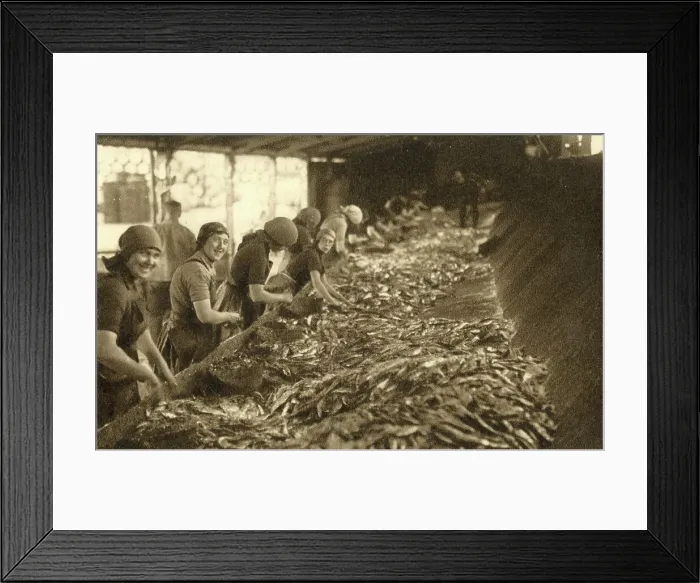 Framed Print : Fisher Girls at Gorleston-on-Sea, Norfolk Framed Print : Fisher Girls at Gorleston-on-Sea, Norfolk