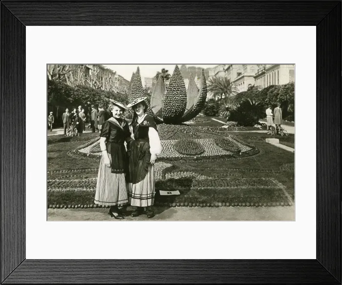 Framed Print : Les Fetes du Citron, Lemon Festival, Menton, France Framed Print : Les Fetes du Citron, Lemon Festival, Menton, France