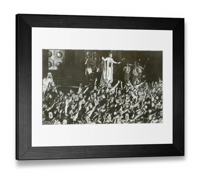 Framed Print : Martin Harvey as Oedipus Rex in crowd scene Framed Print : Martin Harvey as Oedipus Rex in crowd scene